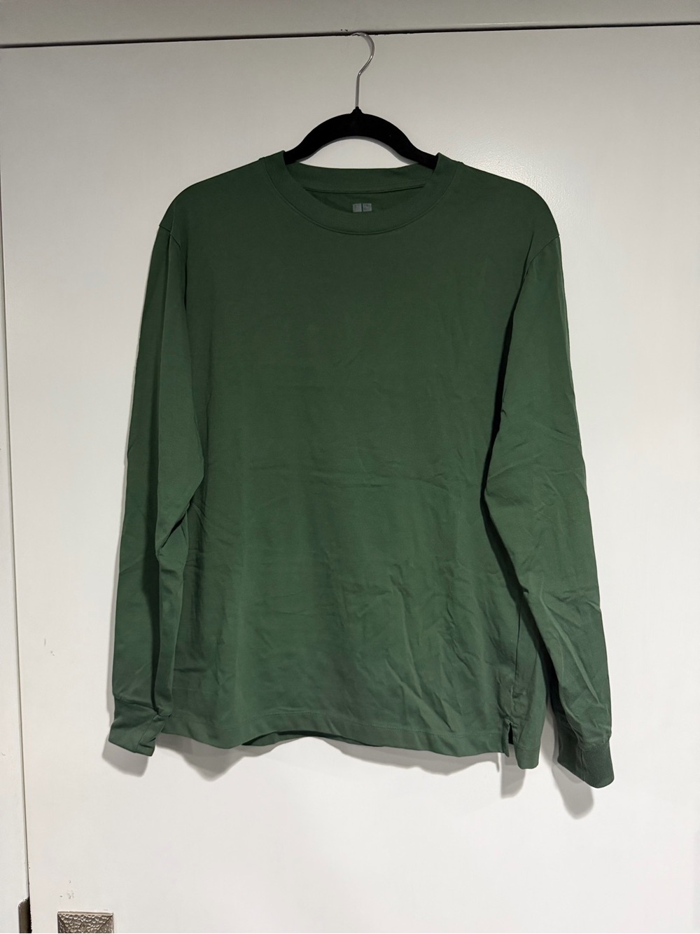 Uniqlo Men's Long-Sleeve Crewneck Tee — Forest Green